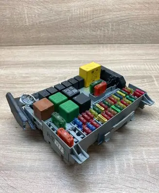 Opel Vectra B Fuse box set 09152787 90505470