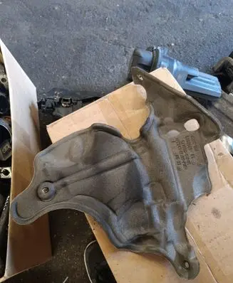 BMW 6 F06 Gran coupe Heat shield in engine bay 849056901 8490569