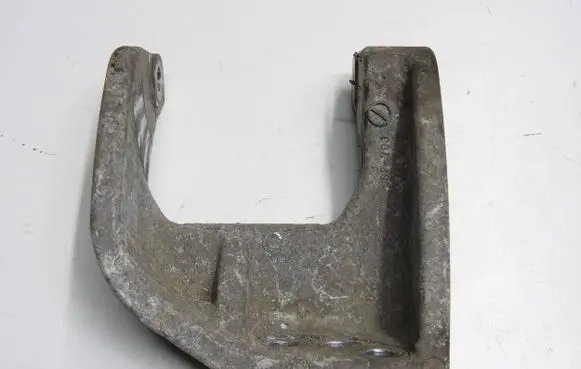 Suzuki SX4 Gearbox mounting bracket