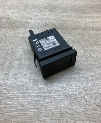 Volkswagen PASSAT B5 Windscreen/window heater switch 3B0959621C