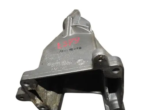 Mercedes-Benz E W212 Engine mounting bracket A2762233504