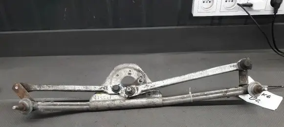 BMW 3 E36 Front wiper linkage 8391494