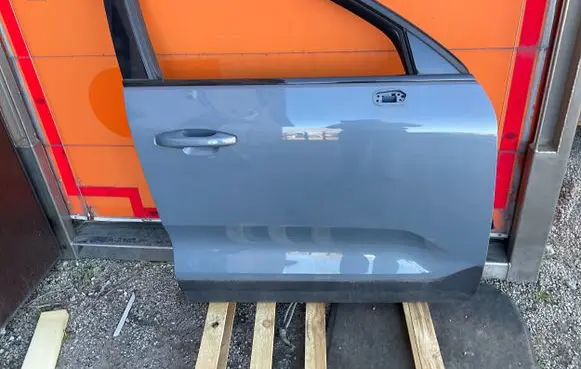 Volvo XC40 Front door