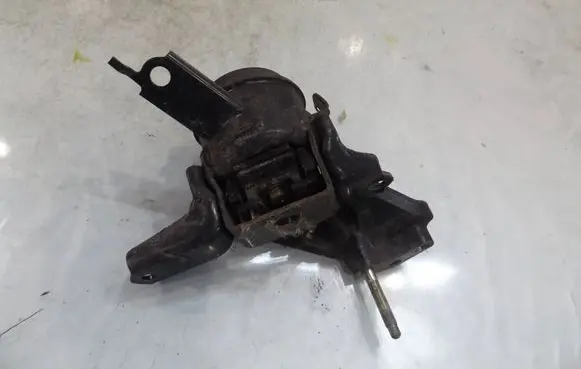 Toyota Yaris Engine mounting bracket