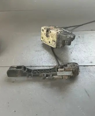 Nissan Primera Front door lock 050020 AEV340