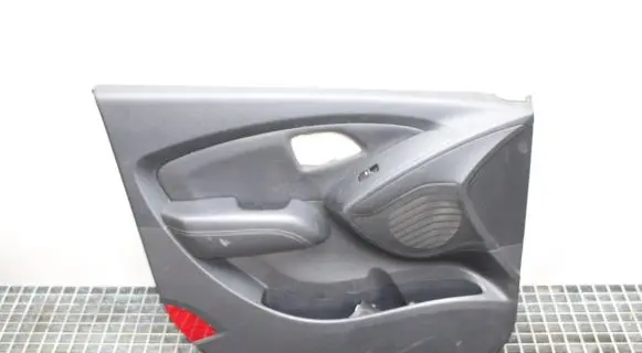 Hyundai ix35 Front door card panel trim