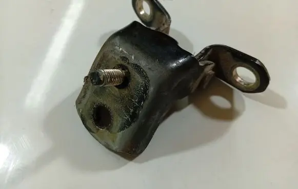 Nissan Note (E11) Front door upper hinge 