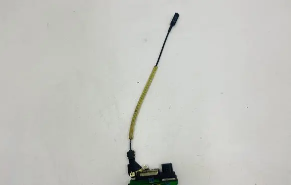 Volvo XC90 Front door lock 8650548