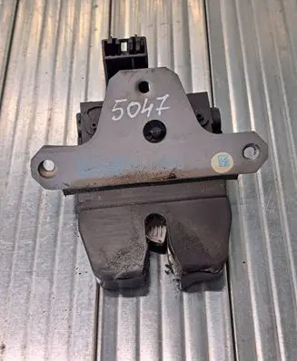 Loading door lock