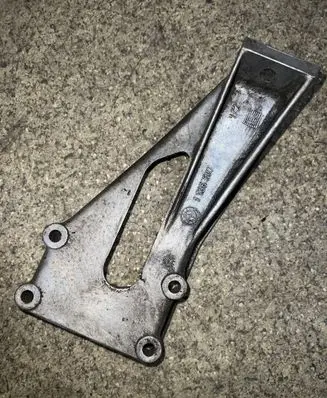 Engine mounting bracket