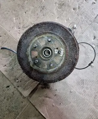 Suzuki Grand Vitara II Rear wheel hub NOCODE