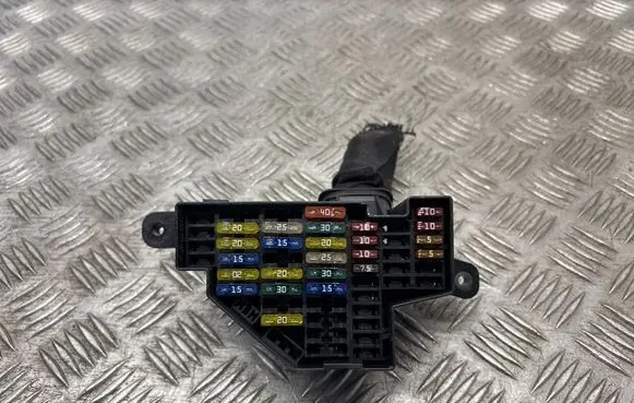 Volkswagen Golf V Fuse box set PBTGF10 8010704979