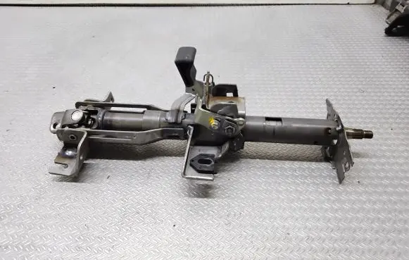 Suzuki Grand Vitara II Steering wheel axle
