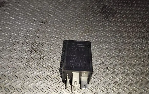Skoda Octavia Mk1 (1U) Other relay 161919533
