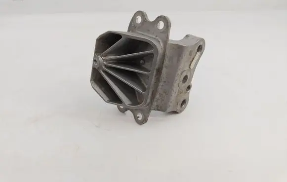 BMW iX1 Engine mounting bracket 9796438