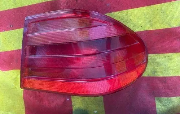 Mercedes-Benz E W210 Rear/tail lights 197042R