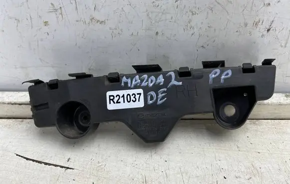 Mazda 2 Front bumper mounting bracket d01n500t1