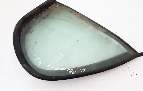 Nissan Primera Rear vent window glass 