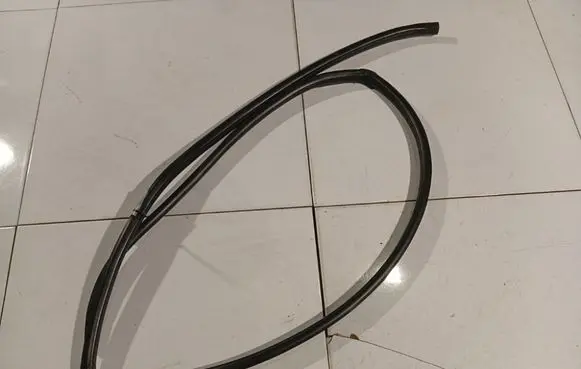 Toyota Corolla Verso AR10 Rubber seal front coupe door 