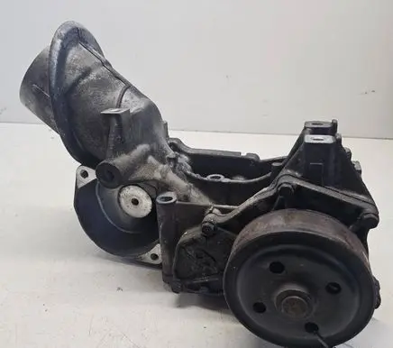 Honda Civic Oil filter mounting bracket 