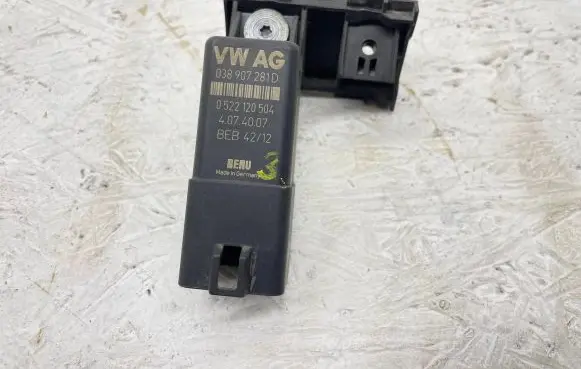 Skoda Octavia Mk2 (1Z) Glow plug pre-heat relay 038907281D 0522120504