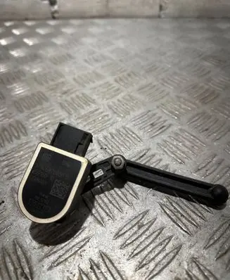 Headlight/headlamp level sensor