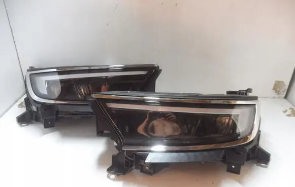 Opel Mokka Headlight/headlamp 9834008280
