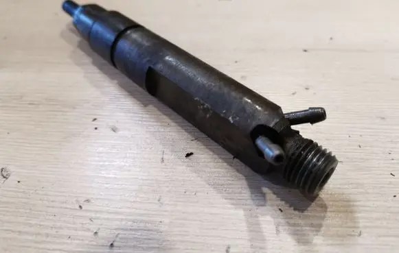 Volkswagen New Beetle Fuel injector 028130202J