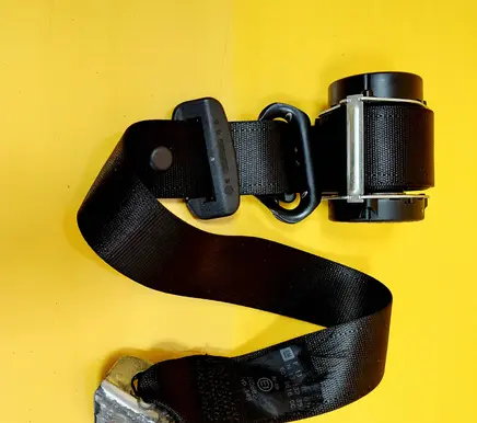 Rear seatbelt