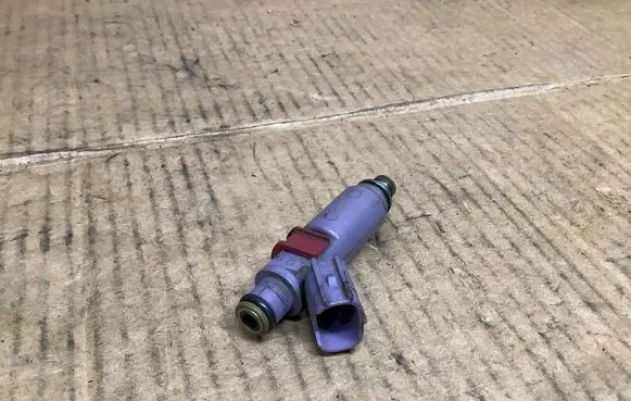 Toyota Corolla Verso AR10 Fuel injector 2325022100