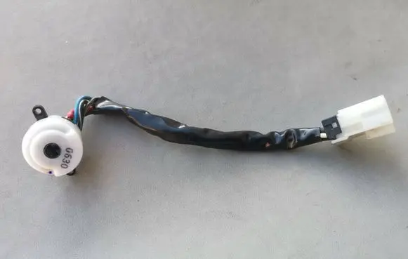 Nissan Almera N16 Ignition lock contact 0630