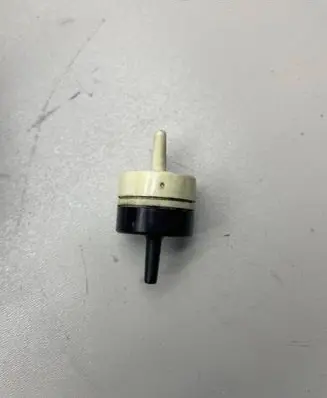 Audi A4 S4 B7 8E 8H Valve vacuum 046905291A