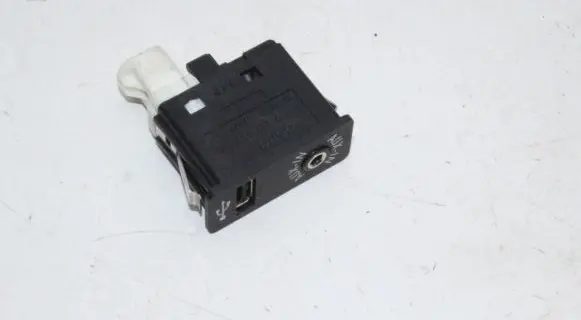 BMW X3 F25 AUX in-socket connector 9237653