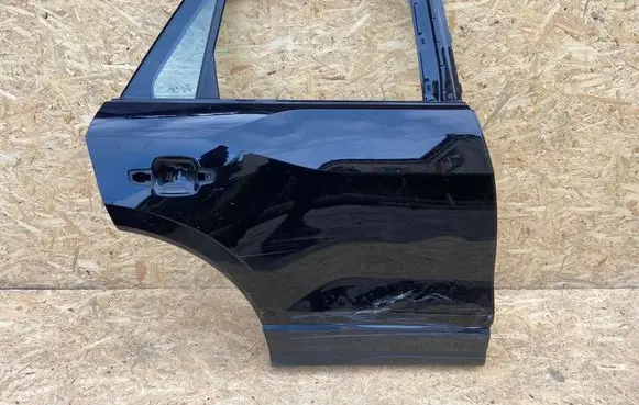 Audi Q2 - Rear door