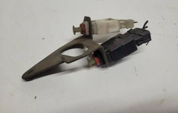 BMW 3 E36 Brake pedal sensor switch 8360417