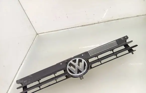 Front bumper upper radiator grill