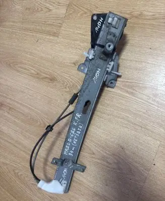 Mazda 626 Front door manual window regulator 