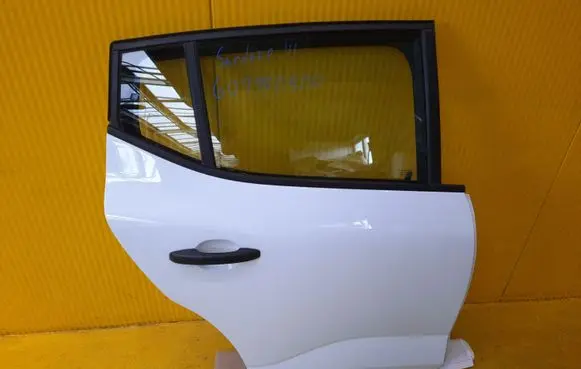 Dacia Sandero Rear door