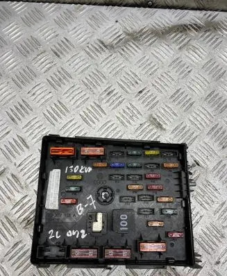 Volkswagen PASSAT B7 Fuse module 3C0937125A