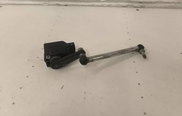 BMW 5 E60 E61 Headlight/headlamp level sensor 6778809