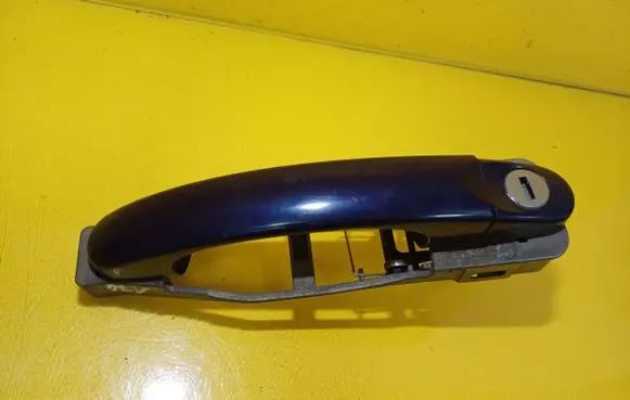 Volkswagen New Beetle Front door exterior handle 1C0837885