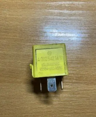 Mercedes-Benz A W169 Other relay A0025421419 C2700