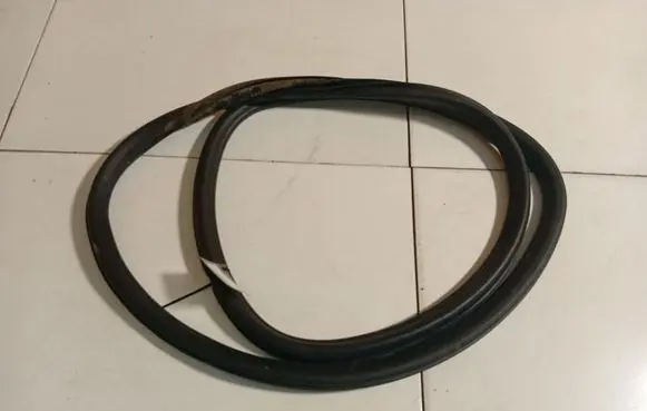 Opel Astra J Rubber seal rear door 13260049