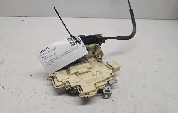 Audi Q7 4L Front door lock 