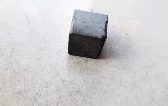 Mercedes-Benz Vito Viano W639 Other relay A0025422619 4RA007793-07