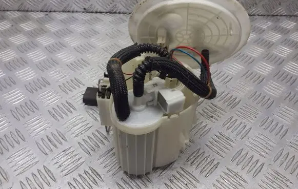 Opel Astra H Mechanical fuel pump 