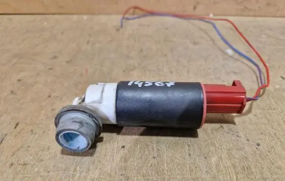 Toyota Yaris Windscreen/windshield washer pump