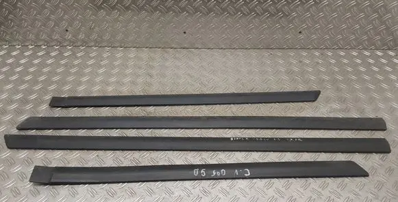 Toyota Corolla Verso AR10 Front door trim (molding) PZ415-E8522