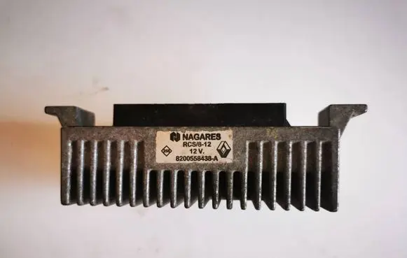 Renault Megane III Coolant fan relay 8200558438A