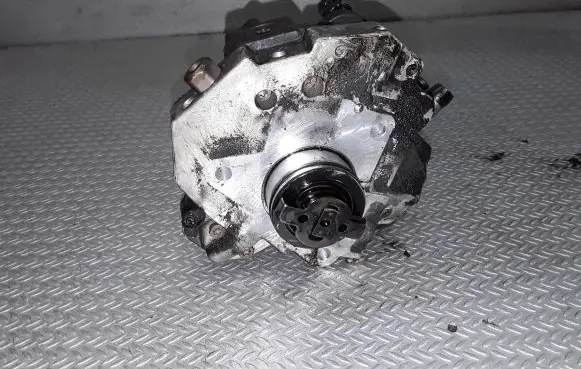 Volvo S60 Fuel injection high pressure pump 0445010043 8689591